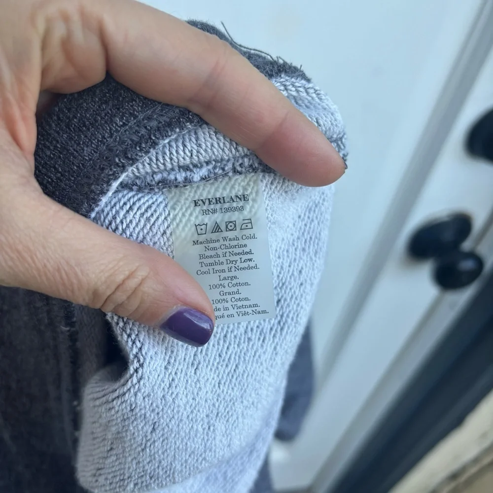 Everlane Grey Short Sleeved Sweatshirt - Picture 6 of 8